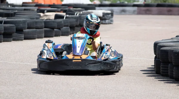 Odessa Ukraine 2022 Karting 야외에서 자동차 경주를 헬멧을 카트를 운전하는 — 스톡 사진