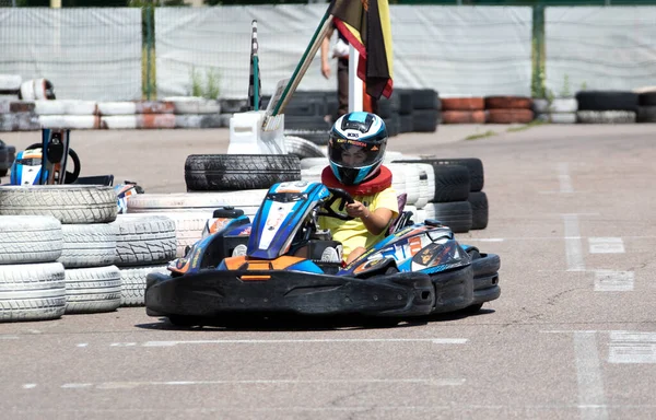 Odessa Ukraine 2022 Karting 야외에서 자동차 경주를 헬멧을 카트를 운전하는 — 스톡 사진