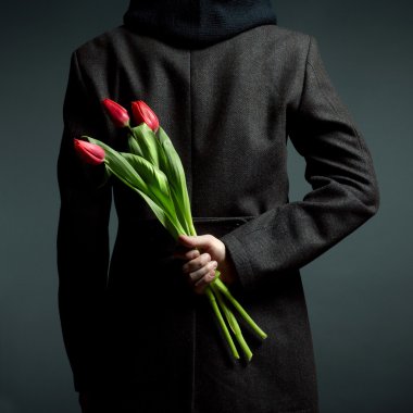 çiçekli güzel delikanlı