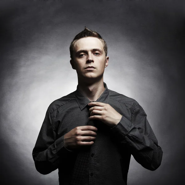 Portrait of a handsome stylish young man tie a tie — Stock Photo, Image