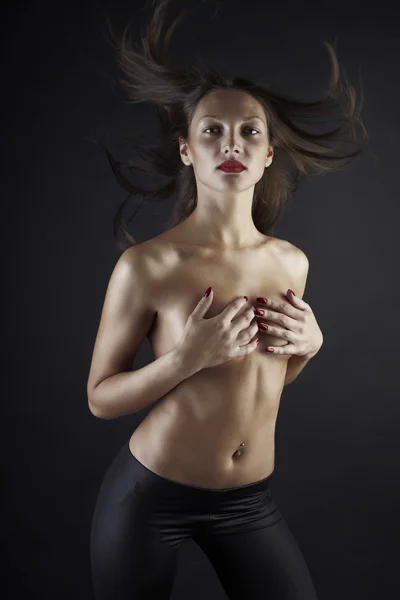 Portrait of young beautiful woman — Stock Photo, Image