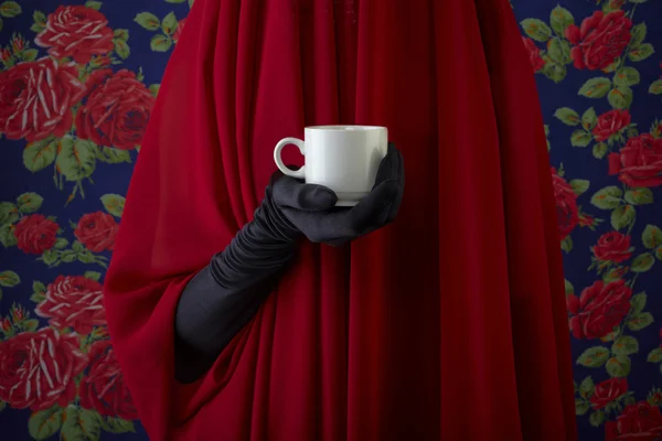 Жінка з чашкою кави — стокове фото