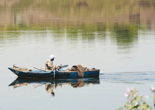 Pescador nubio en el río Nilo — Foto de Stock