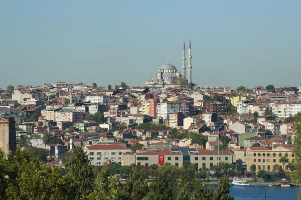 Cityscape over a residential area of Istanbul — Stock Photo, Image