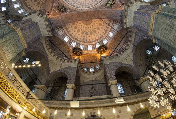 Interieur van de nieuwe moskee in istanbul — Stockfoto