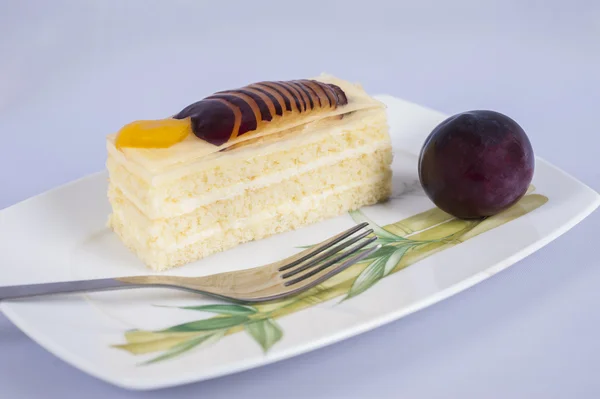 Spons cake met vruchten — Stockfoto