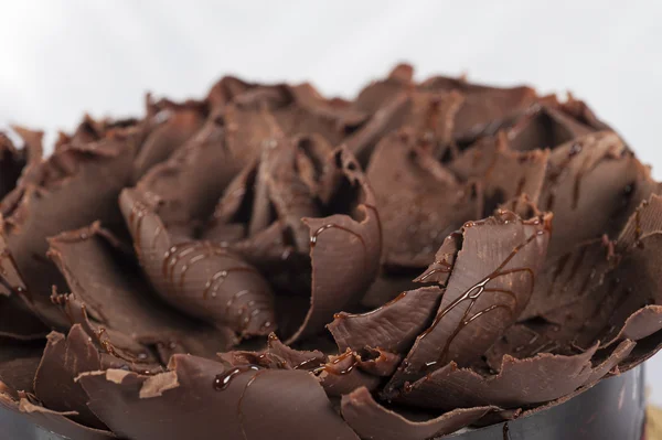 Gros plan de décoration au chocolat sur un gâteau — Photo