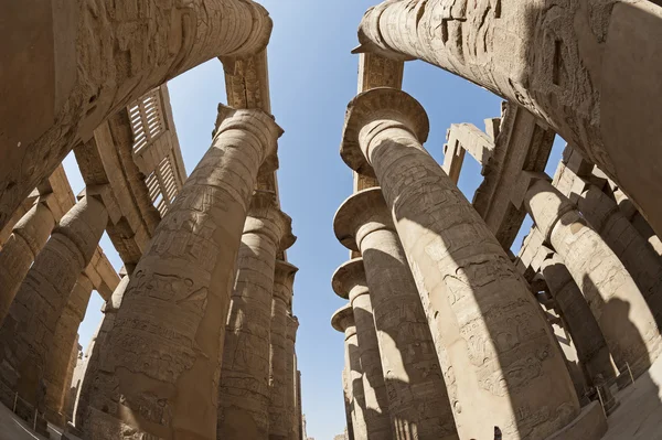 Kolumner på karnak-templet i luxor — Stockfoto