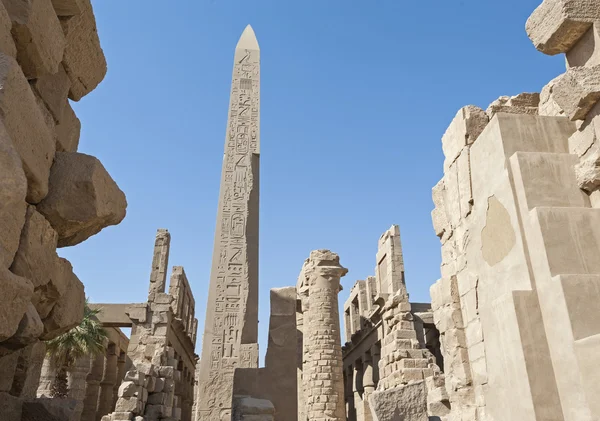 Ruínas antigas no templo de Karnak — Fotografia de Stock