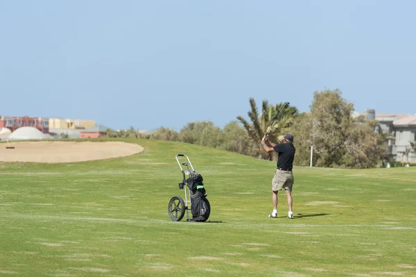 Golfista en la calle — Foto de Stock