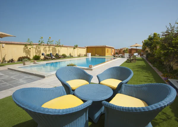 Luxe villa zwembad in gronden — Stockfoto