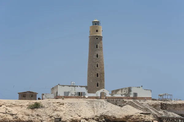 Старий маяк на острові — стокове фото