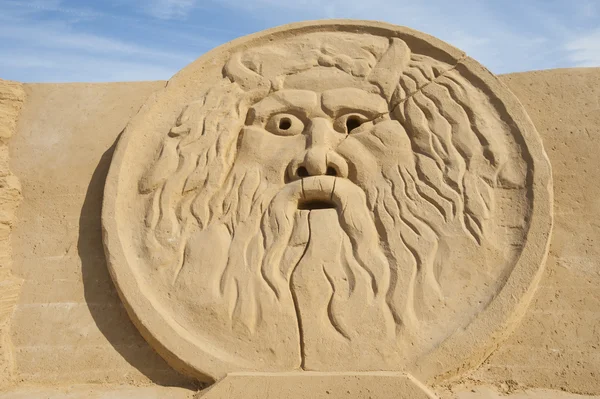 Sculpture sur sable du dieu grec zeus — Photo