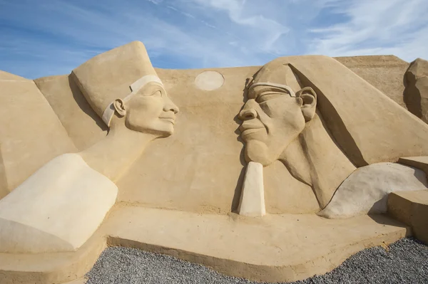 Sand sculpture of ramses II and nefertari — Stock Photo, Image