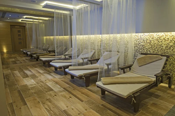 Área de relaxamento de um spa de saúde de luxo — Fotografia de Stock
