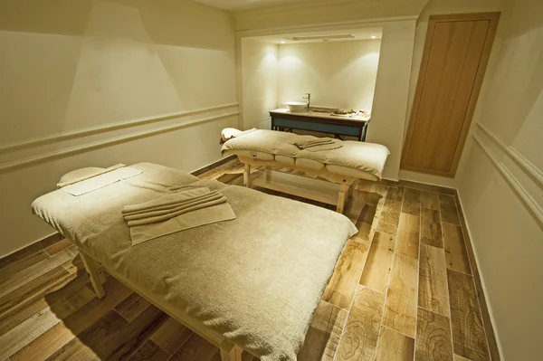 Salle de massage dans un spa de santé — Photo