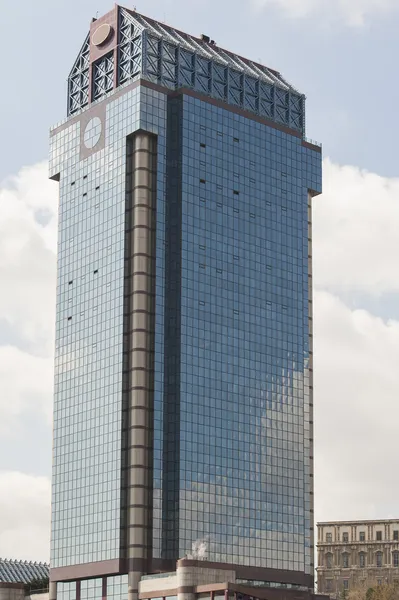 Grote glazen office toren gebouw — Stockfoto