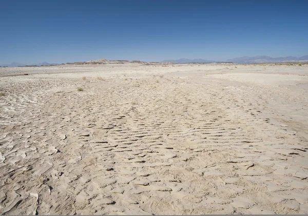 Barren desert landscape in hot climate — Stock Photo, Image