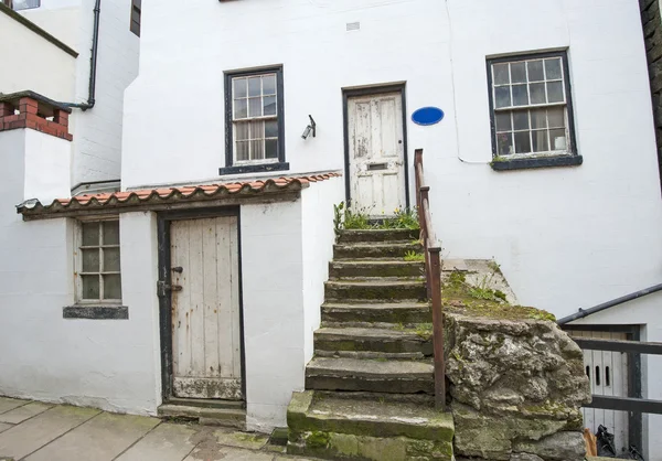 Old english country cottage in village — Stock Photo, Image