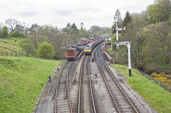 Tradicional antigua estación de tren Inglés en el entorno rural — Foto de Stock