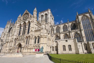 oude Engelse kathedraal in het centrum