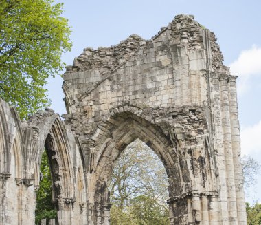 İngilizce şehirde antik Ortaçağ kilise kalıntıları
