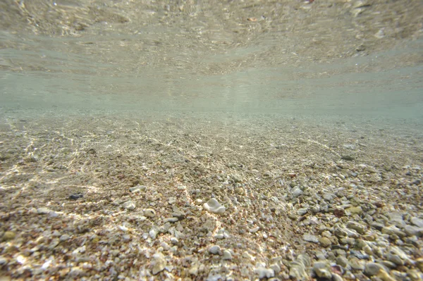 在浅浅的泻湖的水下场景 — 图库照片