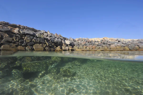 Stony pir i tropisk lagun — Stockfoto