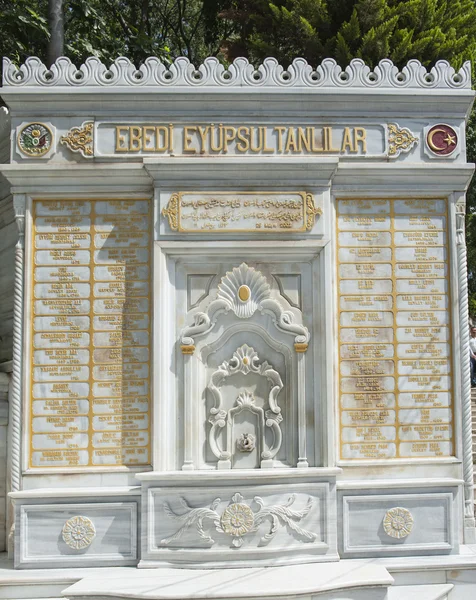 Gamla memorial till turkiska sultaner — Stockfoto