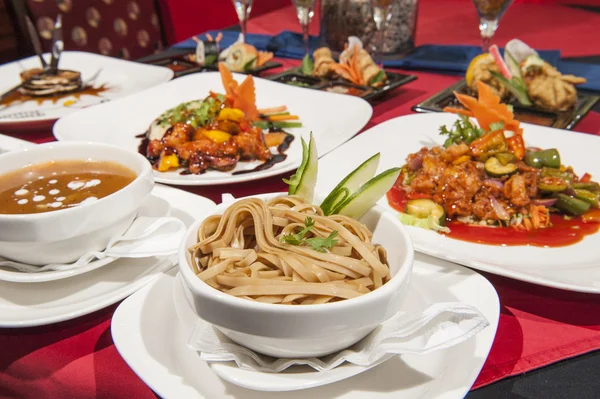 Selezione di cibo cinese in un ristorante — Foto Stock