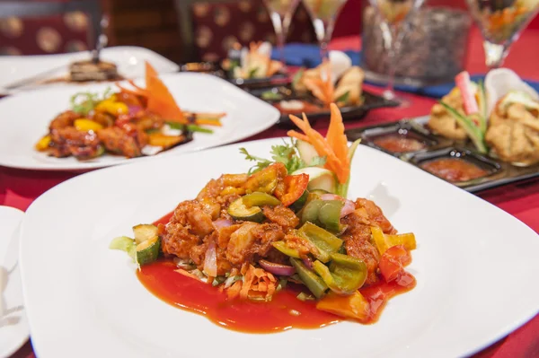 Auswahl chinesischer Speisen in einem Restaurant — Stockfoto