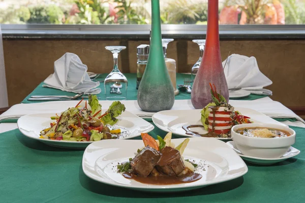 Auswahl an Speisen in einem Restaurant — Stockfoto