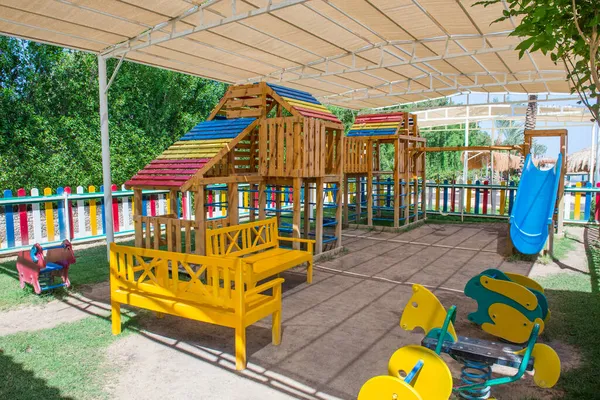 Grande Structure Cadre Escalade Bois Dans Aire Jeux Pour Enfants — Photo