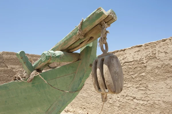 Nahaufnahme Detail von alten hölzernen Flaschenzug — Stockfoto