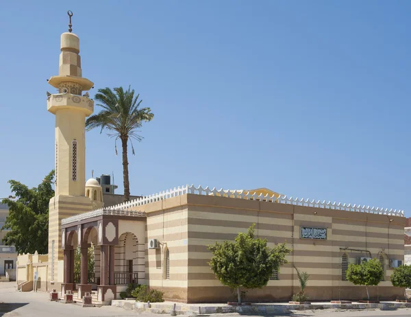 Antigo edifício mesquita egípcia com minarete — Fotografia de Stock