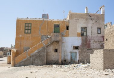 Mısır şehirde bina terk edilmiş