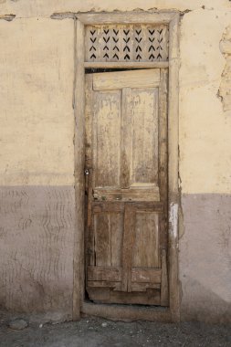 terk edilmiş Mısır evdeki eski kapı