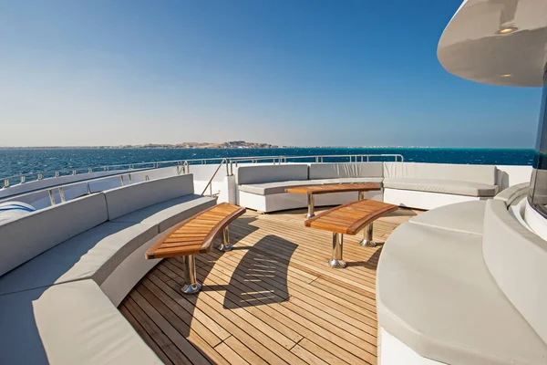 Ponte Prua Teak Grande Yacht Motore Lusso Con Sedie Divano — Foto Stock