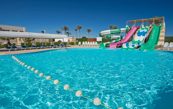 Groot Zwembad Met Aqua Park Water Dia Een Luxe Tropische — Stockfoto