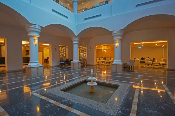 Design Interiéru Luxusní Hotel Resort Přijímací Halu Posezením Sloupců — Stock fotografie