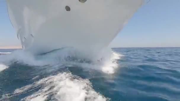 Grand Yacht Moteur Privé Luxe Cours Navigation Sur Mer Tropicale — Video