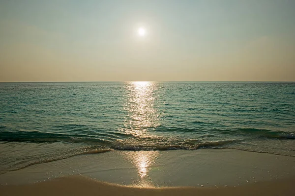 Vista Panoramica Della Bellissima Spiaggia Tropicale Sabbiosa Remota Sull Oceano — Foto Stock