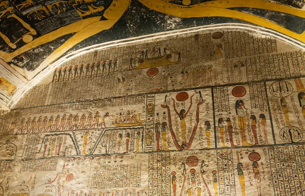 Hieroglypické Řezby Zdi Starověké Egyptské Hrobce Beranů Luxorském Údolí Králů — Stock fotografie