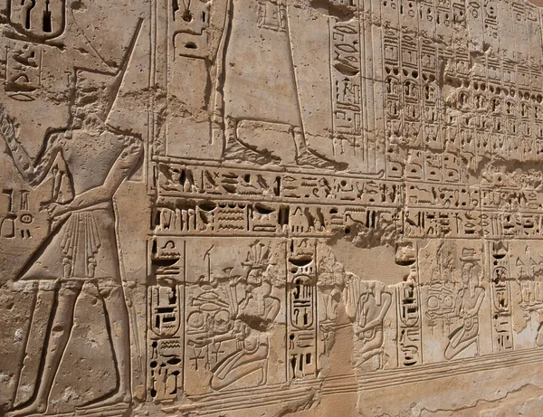 Hieroglyptische Schnitzereien Der Wand Des Altägyptischen Medinat Habu Tempels Luxor — Stockfoto