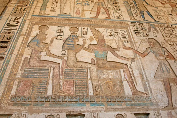 Hieroglypisch Houtsnijwerk Muur Bij Oude Egyptische Medinat Habu Tempel Luxor — Stockfoto