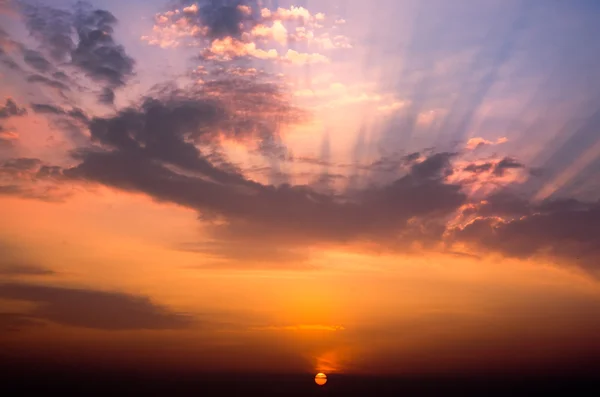 Schöne Wolkenlandschaft Landschaft Sonnenaufgang — Stockfoto