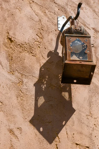 Vecchia lampada di ruggine d'acciaio — Foto Stock