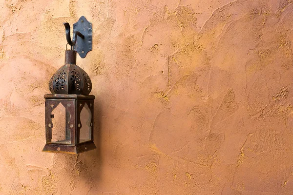 Vista frontal da lâmpada de ferrugem de aço antigo — Fotografia de Stock