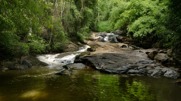 Vista frontale della terza caduta dell'acqua — Foto Stock