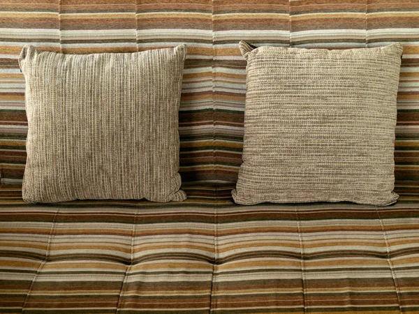 Подушка з коричневим тканинним покриттям — стокове фото